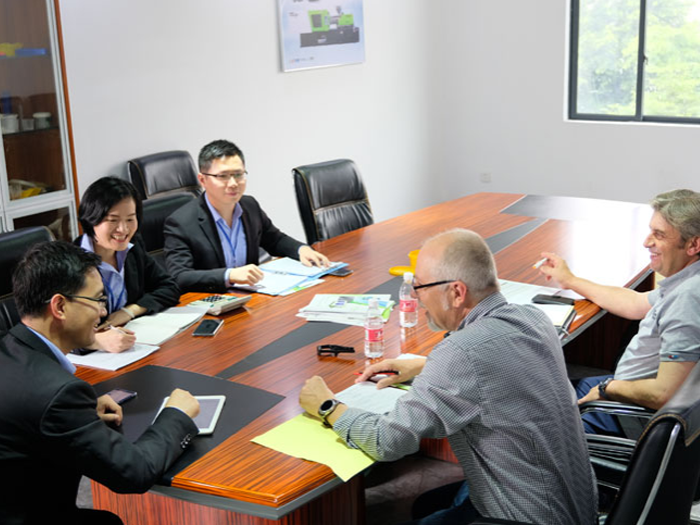 公司團(tuán)隊(duì)研討會